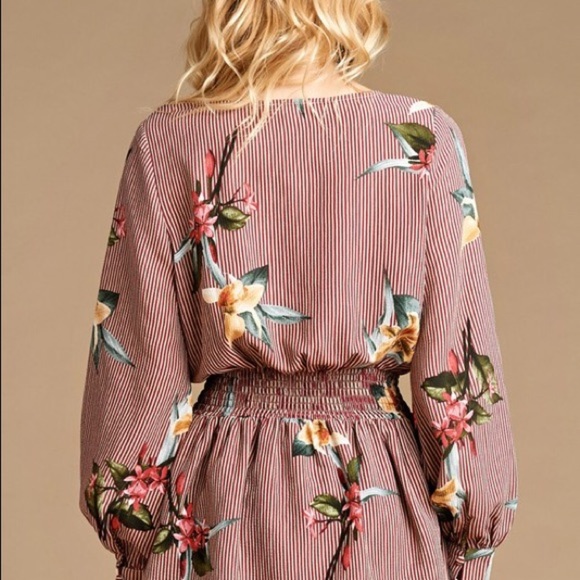 Red striped floral print corset blouse. - Picture 9 of 9